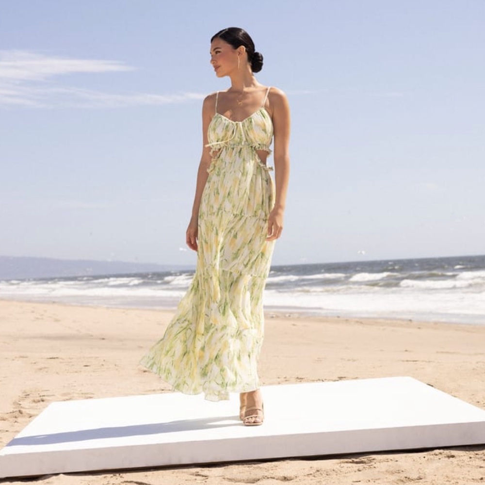 Lulus Darling Moment Ivory Floral Tiered
Ruffled Cutout Maxi Dress